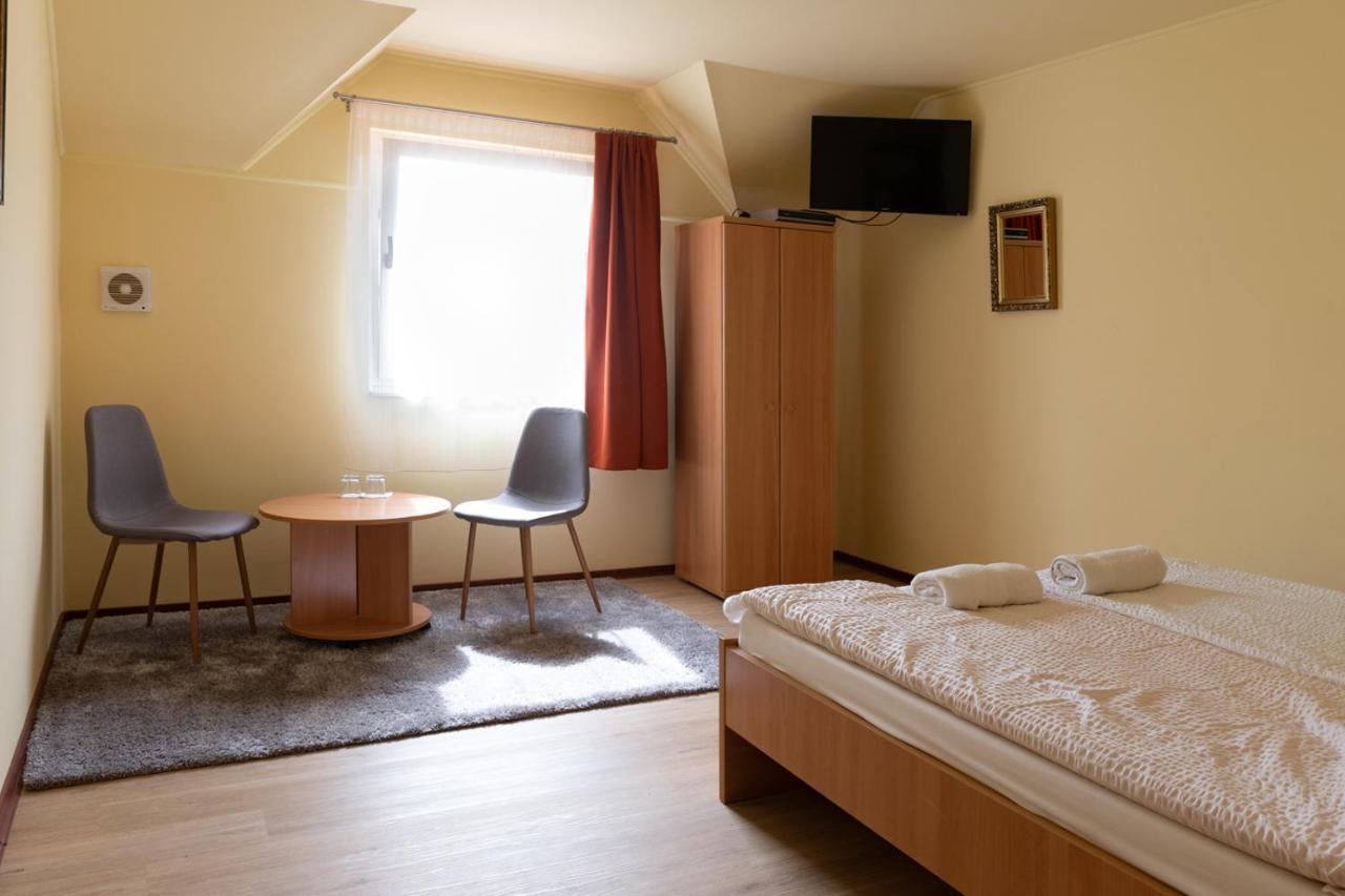 Bed and Breakfast Király Lovastanya Panzió Janoshalma Esterno foto