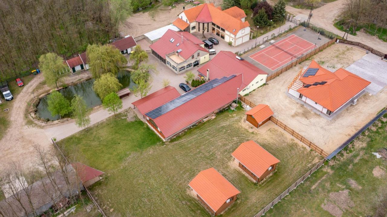 Bed and Breakfast Király Lovastanya Panzió Janoshalma Esterno foto