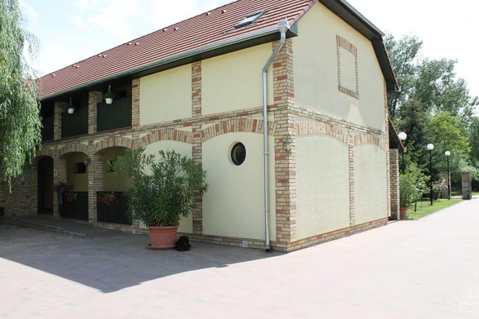 Bed and Breakfast Király Lovastanya Panzió Janoshalma Esterno foto